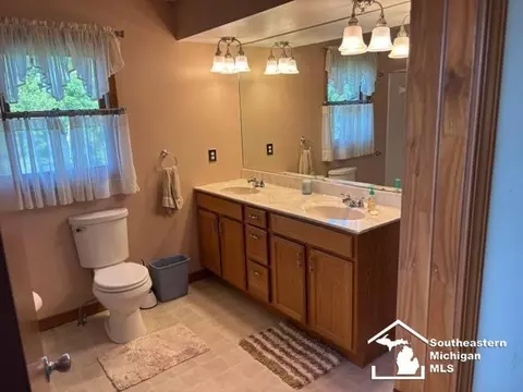 Bath - 135 Crampton, Monroe, MI 48162 photo 1 of 4