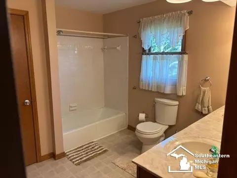 Bath - 135 Crampton, Monroe, MI 48162 photo 2 of 4