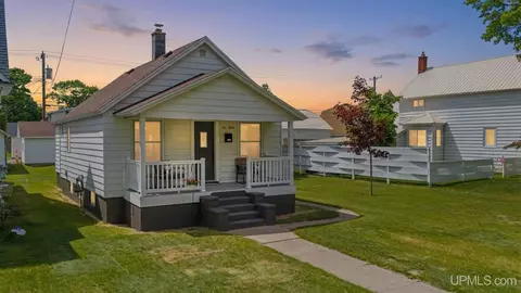 612 S 15th, Escanaba, MI 49829