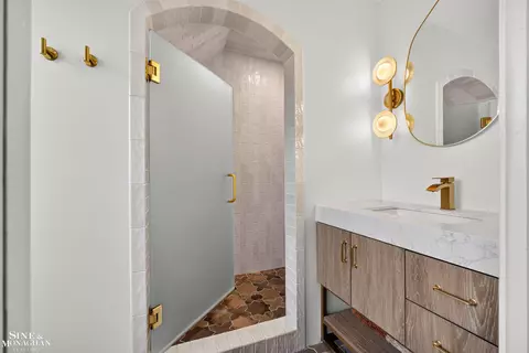 Bath - 1776 Hampton, Grosse Pointe Woods, MI 48236 photo 2 of 3