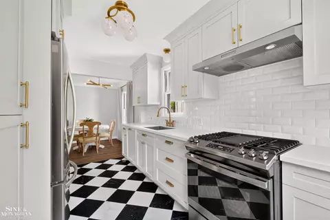 Kitchen - 1776 Hampton, Grosse Pointe Woods, MI 48236 photo 3 of 4