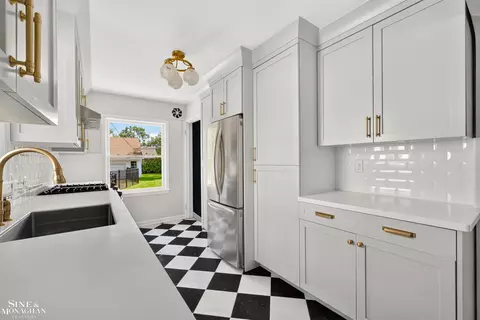 Kitchen - 1776 Hampton, Grosse Pointe Woods, MI 48236 photo 2 of 4