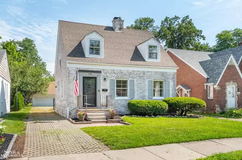 Exterior - 1776 Hampton, Grosse Pointe Woods, MI 48236 photo 3 of 8