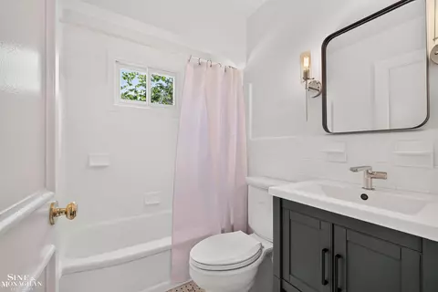 Bath - 1776 Hampton, Grosse Pointe Woods, MI 48236 photo 1 of 3