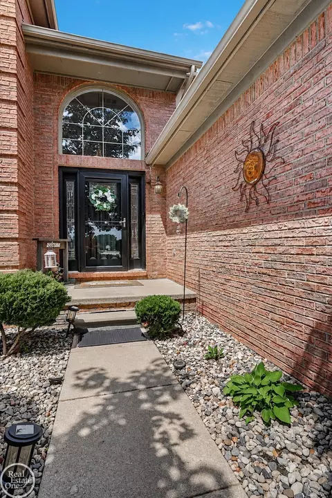20415 Balmoral, Macomb, MI 48044 photo 3