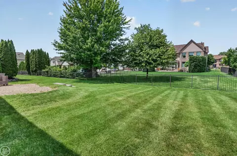20415 Balmoral, Macomb, MI 48044 photo 5