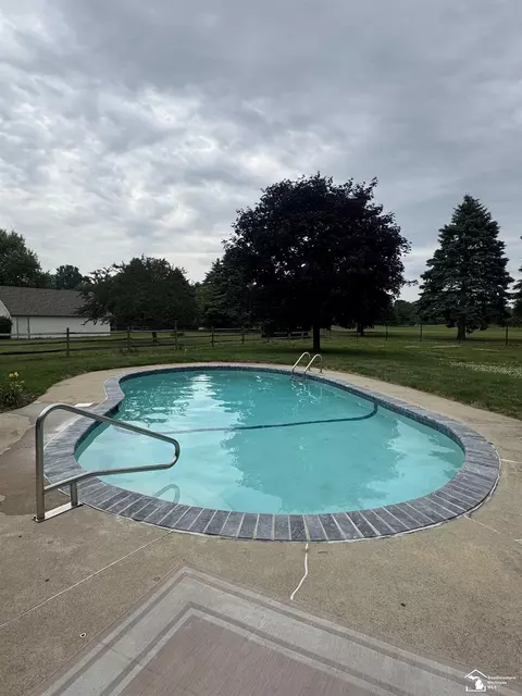 Exterior - 1461 W Smith, Temperance, MI 48182 photo 2 of 4