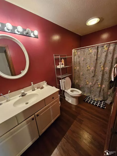 Bath - 1461 W Smith, Temperance, MI 48182 photo 6 of 8