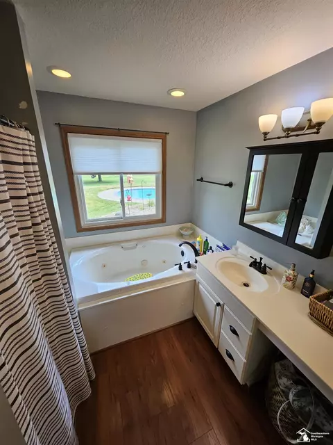 Bath - 1461 W Smith, Temperance, MI 48182 photo 2 of 8