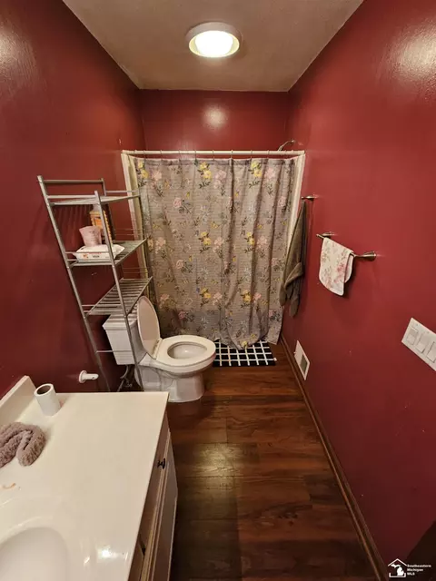 Bath - 1461 W Smith, Temperance, MI 48182 photo 7 of 8