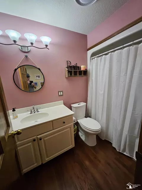 Bath - 1461 W Smith, Temperance, MI 48182 photo 5 of 8