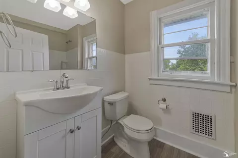 Bath - 231 W 7th, Monroe, MI 48161 photo 2 of 2
