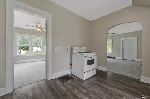 Entry Way - 231 W 7th, Monroe, MI 48161 photo 3 of 6
