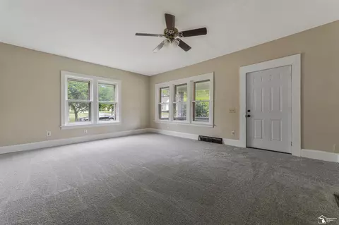 Living - 231 W 7th, Monroe, MI 48161 photo 1 of 3