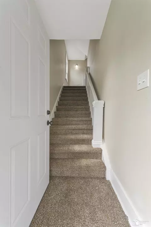Entry Way - 231 W 7th, Monroe, MI 48161 photo 4 of 6