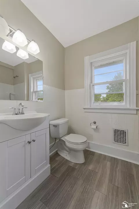 Bath - 231 W 7th, Monroe, MI 48161 photo 1 of 2
