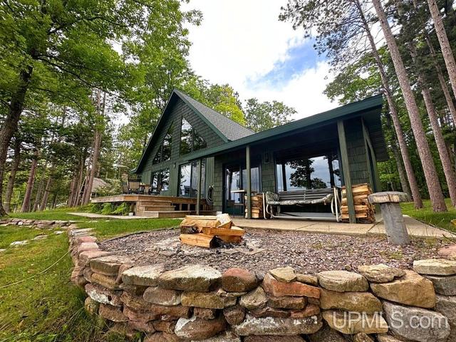 312 Kawbawgam, Marquette, MI 48855