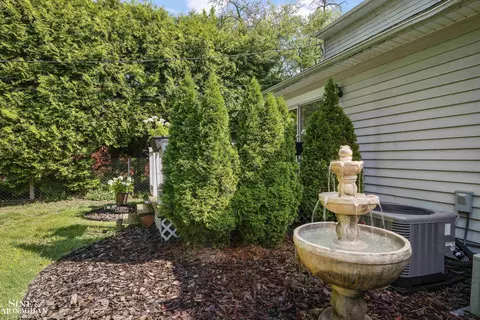 Exterior - 535 539 St Clair, Grosse Pointe, MI 48230 photo 10 of 11