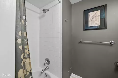 Bath - 535 539 St Clair, Grosse Pointe, MI 48230 photo 10 of 10