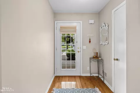 Entry Way - 535 539 St Clair, Grosse Pointe, MI 48230 photo 2 of 5