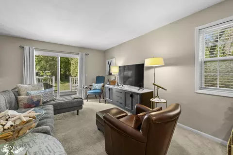 Living - 535 539 St Clair, Grosse Pointe, MI 48230 photo 5 of 5