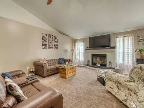 Living - 2954 5th, Monroe, MI 48162 photo 2 of 4