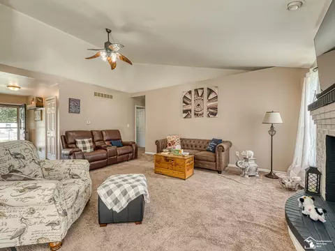 Living - 2954 5th, Monroe, MI 48162 photo 4 of 4