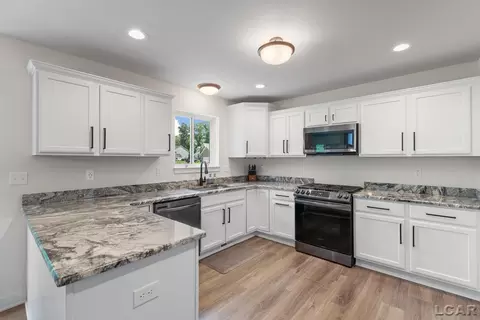 Kitchen - 1708 Nicholas, Adrian, MI 49221 photo 4 of 5
