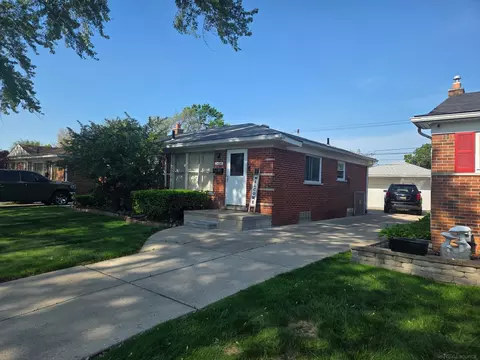 24645 Raven Ave, Eastpointe, MI 48021 photo 2