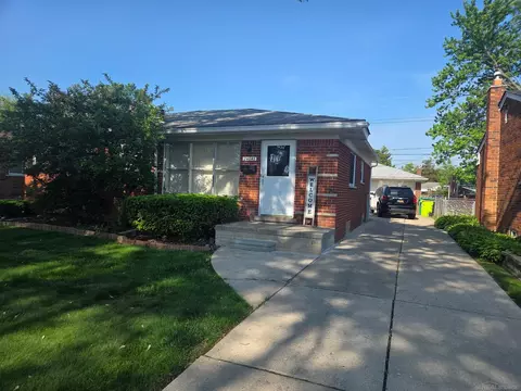 24645 Raven Ave, Eastpointe, MI 48021
