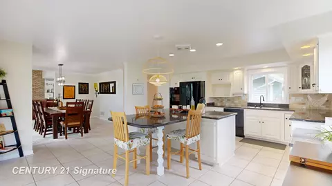 Kitchen - 7492 River, Flushing, MI 48433 photo 2 of 5
