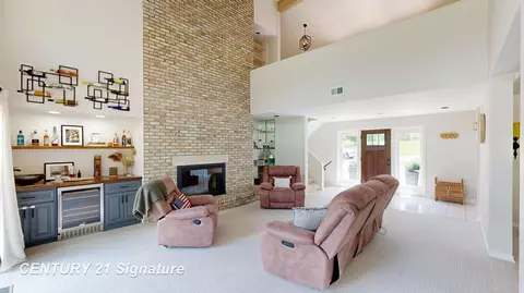 Living - 7492 River, Flushing, MI 48433 photo 2 of 4
