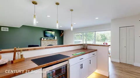 Kitchen - 7492 River, Flushing, MI 48433 photo 5 of 5