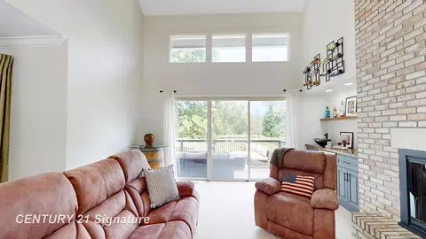 Living - 7492 River, Flushing, MI 48433 photo 3 of 4