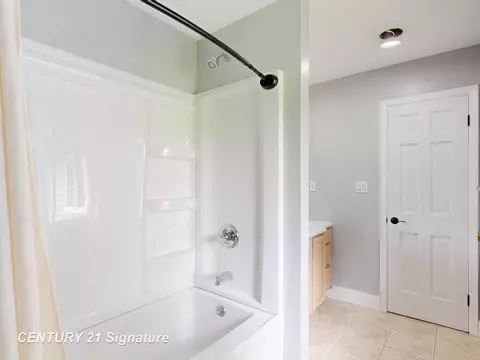 Bath - 7492 River, Flushing, MI 48433 photo 7 of 10