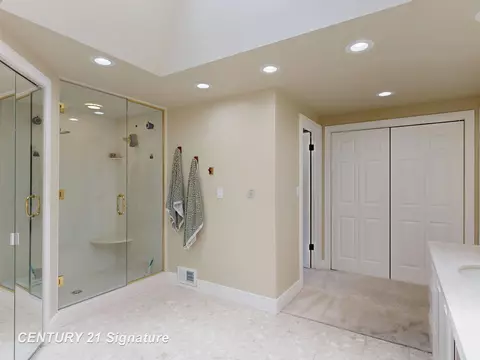 Bath - 7492 River, Flushing, MI 48433 photo 2 of 10