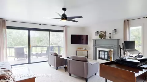 Living - 7492 River, Flushing, MI 48433 photo 4 of 4
