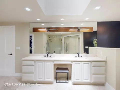Bath - 7492 River, Flushing, MI 48433 photo 3 of 10