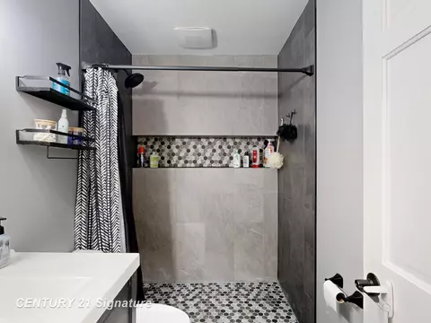 Bath - 7492 River, Flushing, MI 48433 photo 4 of 10