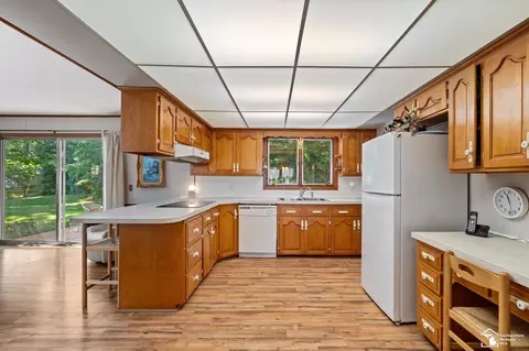 Kitchen - 1417 Longfellow, Temperance, MI 48182 photo 1 of 4