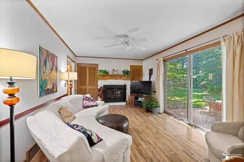 Living - 1417 Longfellow, Temperance, MI 48182 photo 3 of 3