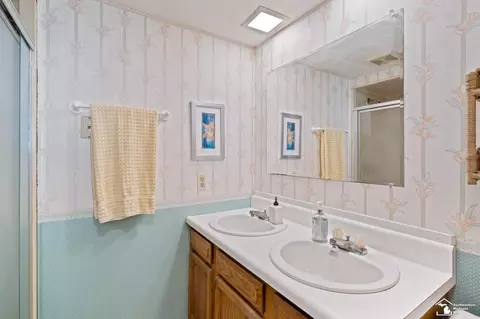 Bath - 1417 Longfellow, Temperance, MI 48182 photo 3 of 4