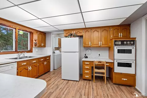 Kitchen - 1417 Longfellow, Temperance, MI 48182 photo 4 of 4