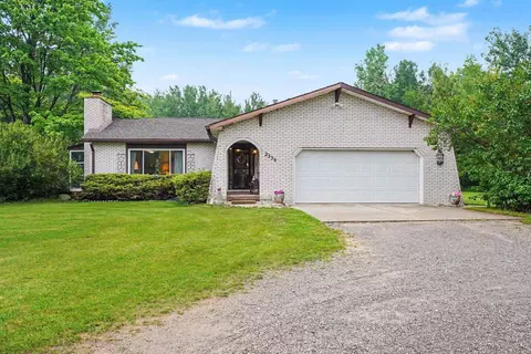 2336 W Cody Estey, Rhodes, MI 48652