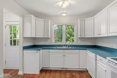 Kitchen - 20675 Morningside, Grosse Pointe, MI 48236 photo 3 of 4