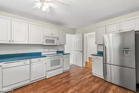 Kitchen - 20675 Morningside, Grosse Pointe, MI 48236 photo 2 of 4