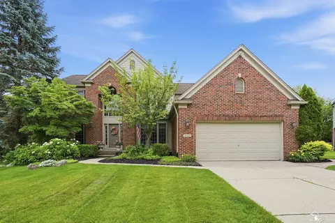 5040 Cherry Blossom Cir, West Bloomfield, MI 48324