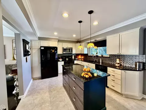 Kitchen - 47043 Sanborn, Macomb, MI 48044 photo 3 of 11