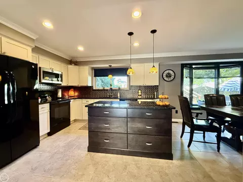 Kitchen - 47043 Sanborn, Macomb, MI 48044 photo 5 of 11