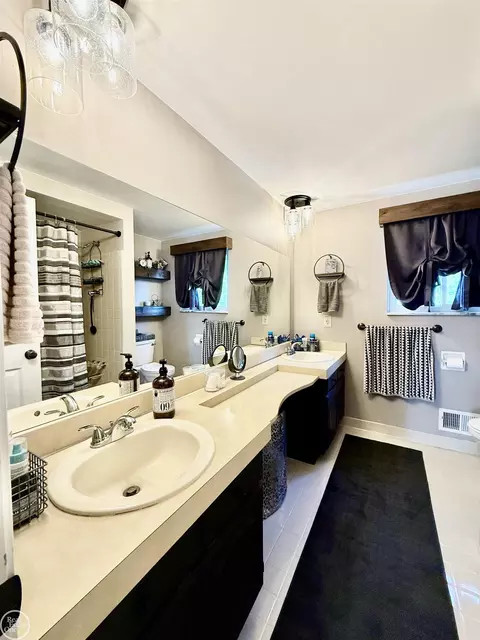 Bath - 47043 Sanborn, Macomb, MI 48044 photo 2 of 4